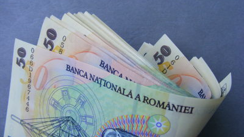 Cui vrea Guvernul să dea sporuri de 75% din salariu