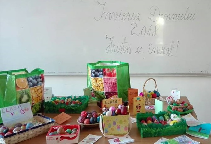 Copiii de la Școala „Lucian Grigorescu” din Medgidia au donat bătrânilor și elevilor aflați în nevoie alimente pentru Paște