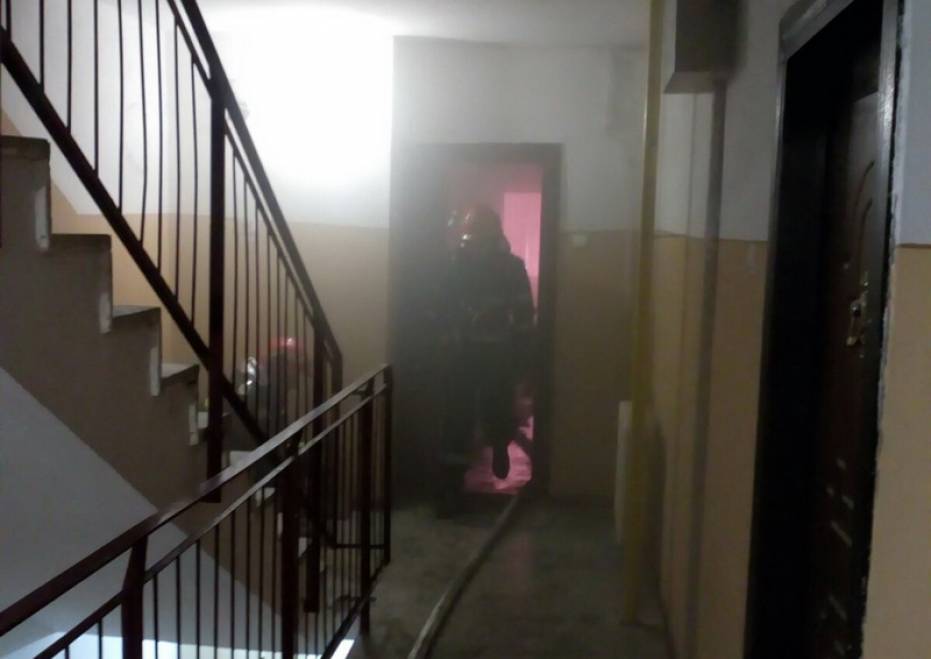 Incendiu la un apartament din Constanța, pe bulevardul Soveja