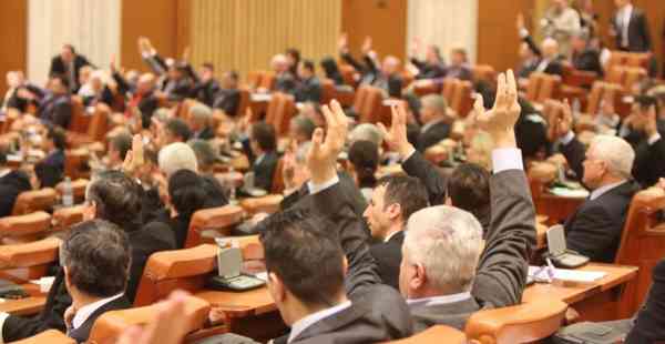 Pensii speciale uriașe pentru foștii parlamentari. Care este cea mai mare