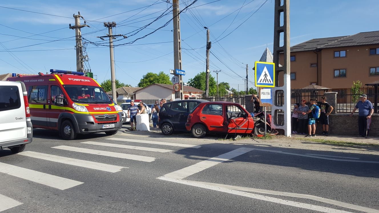 Accident cu două persoane încarcerate la Nicolae Bălcescu