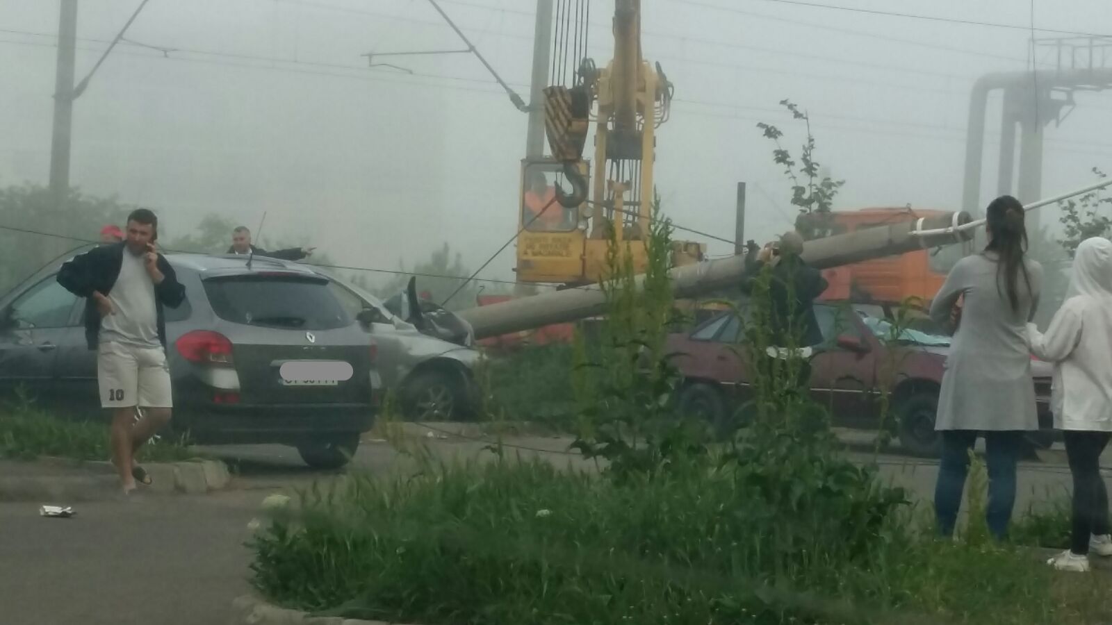 (Galerie Foto) Băut la volan, direct într-un stâlp