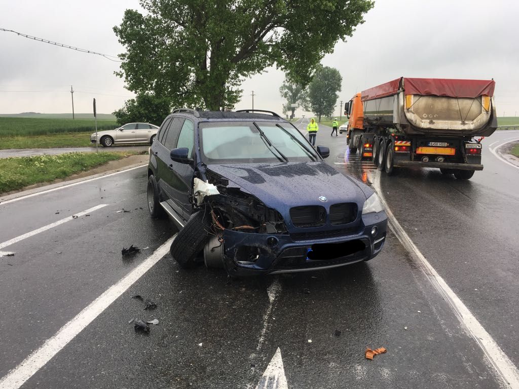 Impact violent la ieșire din Hârșova. Două mașini au fost distruse