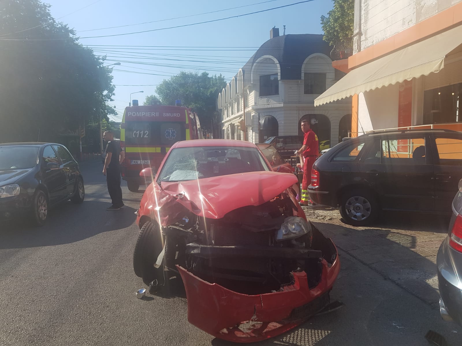 Accident grav la intersecția străzilor Decebal cu Mircea cel Bătrân