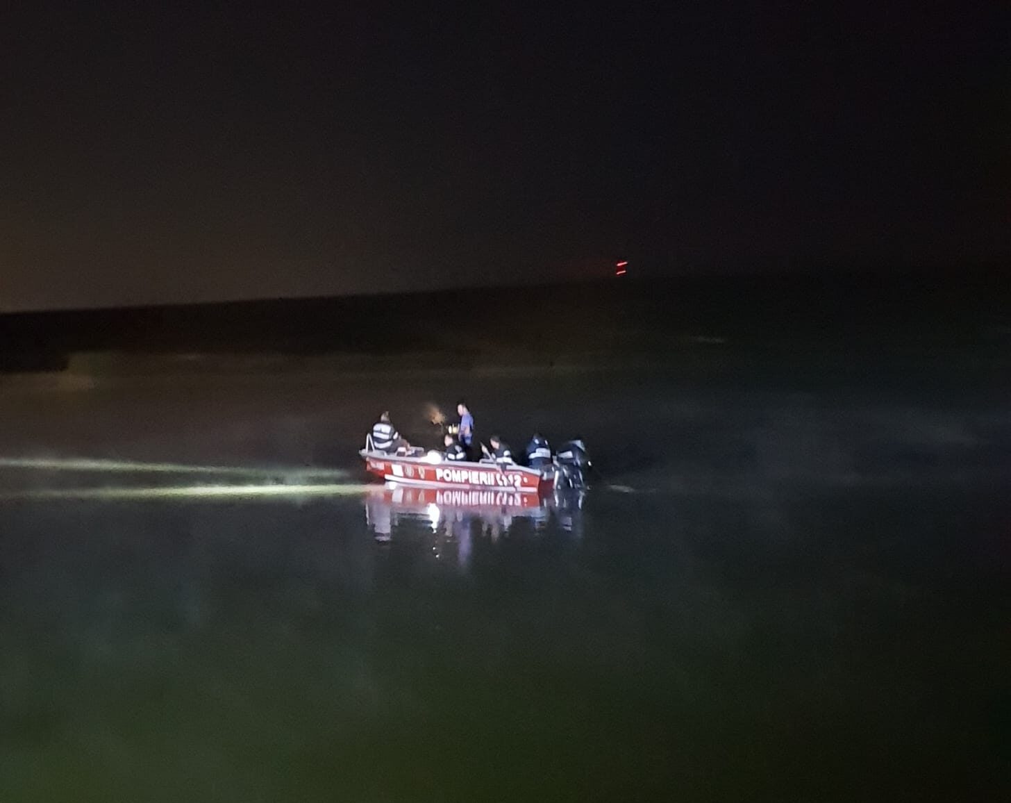 Doi turiști care au vrut să facă o baie în mare la Costinești, dați dispăruți. Sunt căutați de mai multe echipaje de salvare