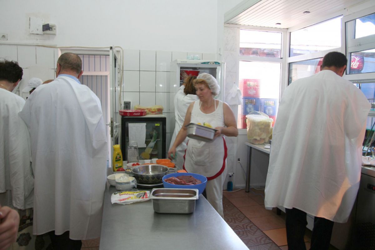 Inspectorii de la Protecția Consumatorilor s-au organizat pentru sezonul estival. Ce gând le-au pus agenților economici