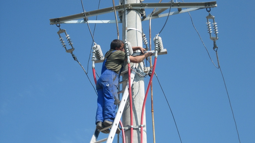 Un angajat al primăriei Nicolae Bălcescu a murit electrocutat
