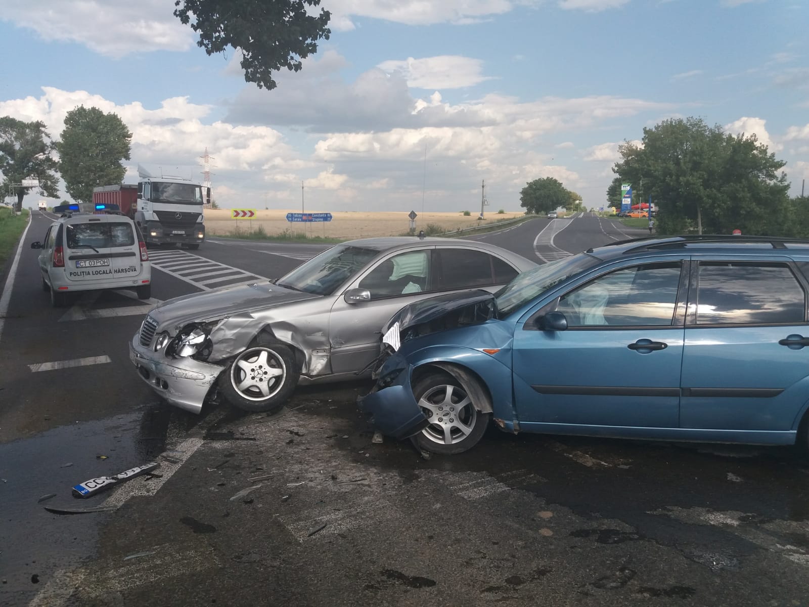 Impact între două mașini la ieșire din Hârșova