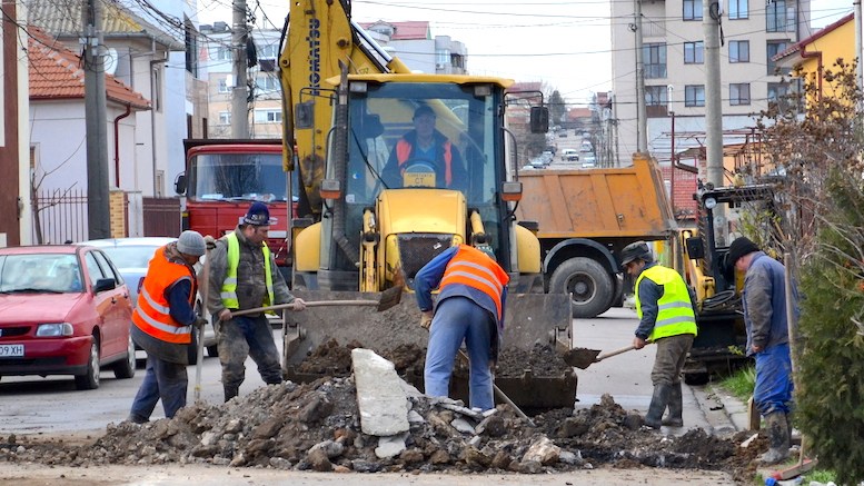 Trafic blocat pe strada București din Constanța din cauza unei avarii RAJA