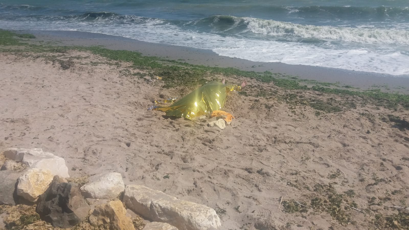 Cadavrul unei femei, găsit pe o plajă din Vama Veche