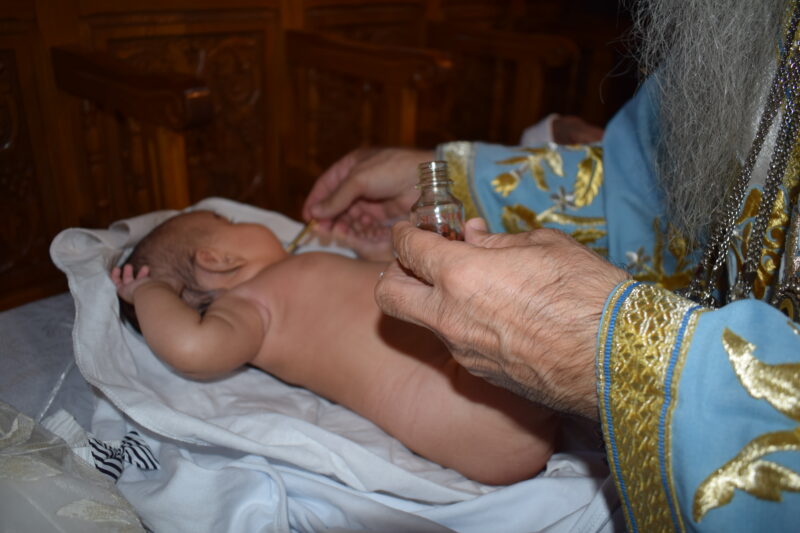 Adeverință pentru botez de la pediatru: "Ce să fac, să îi recomand să schimbe preotul?". Ce i-a răspuns Patriarhia medicului