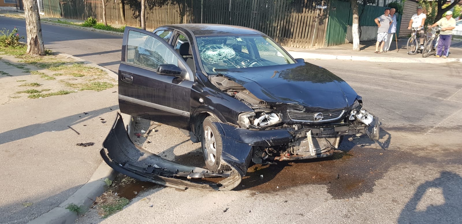 Impact în Constanța din cauza unui șofer de 74 de ani care a uitat să oprească la "STOP"