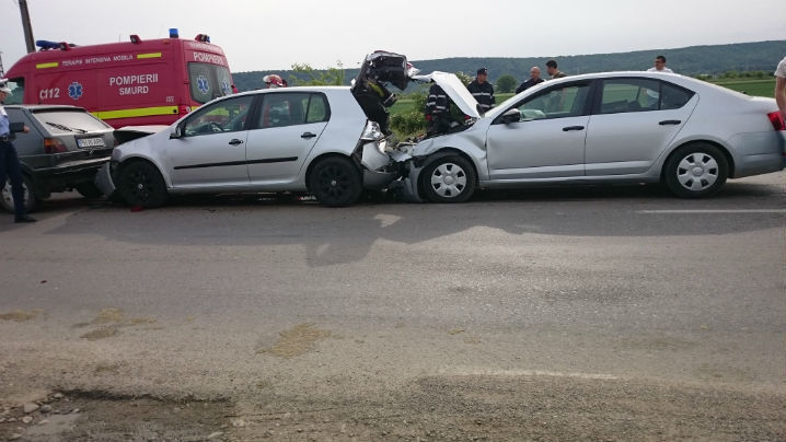 Luni dimineață, trei accidente pe A2. Zece mașini implicate