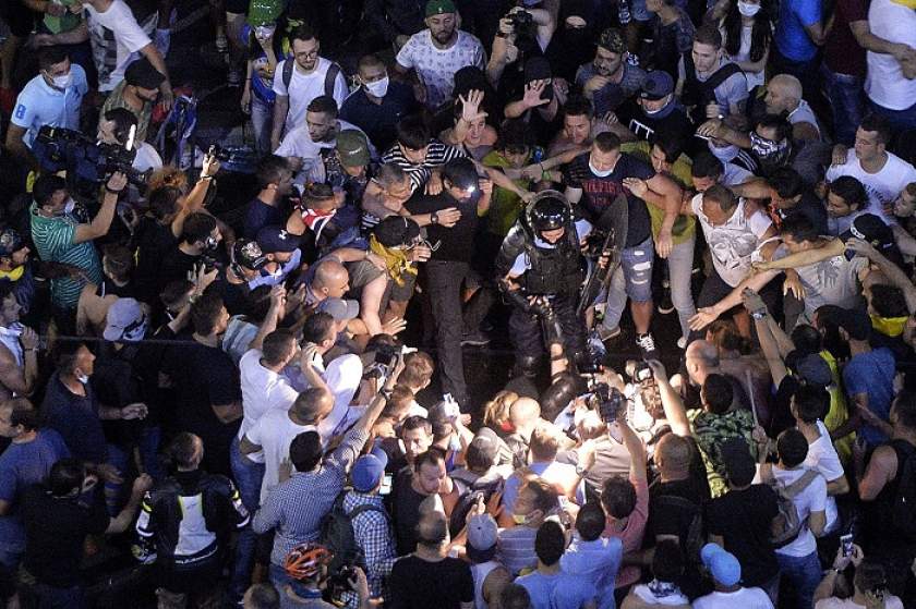 (Video) Jandarmeria Română a publicat pe Facebook un videoclip cu violențele de la protest