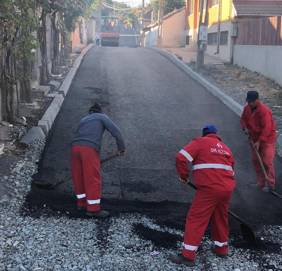 Continuă lucrările de asfaltare a străzilor din municipiul Medgidia