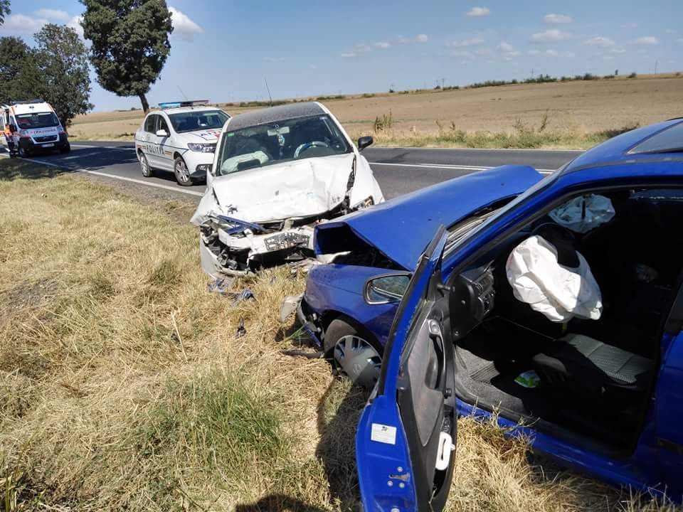 (Galerie Foto) Accident grav cu cinci victime între Hârșova și Ghindărești