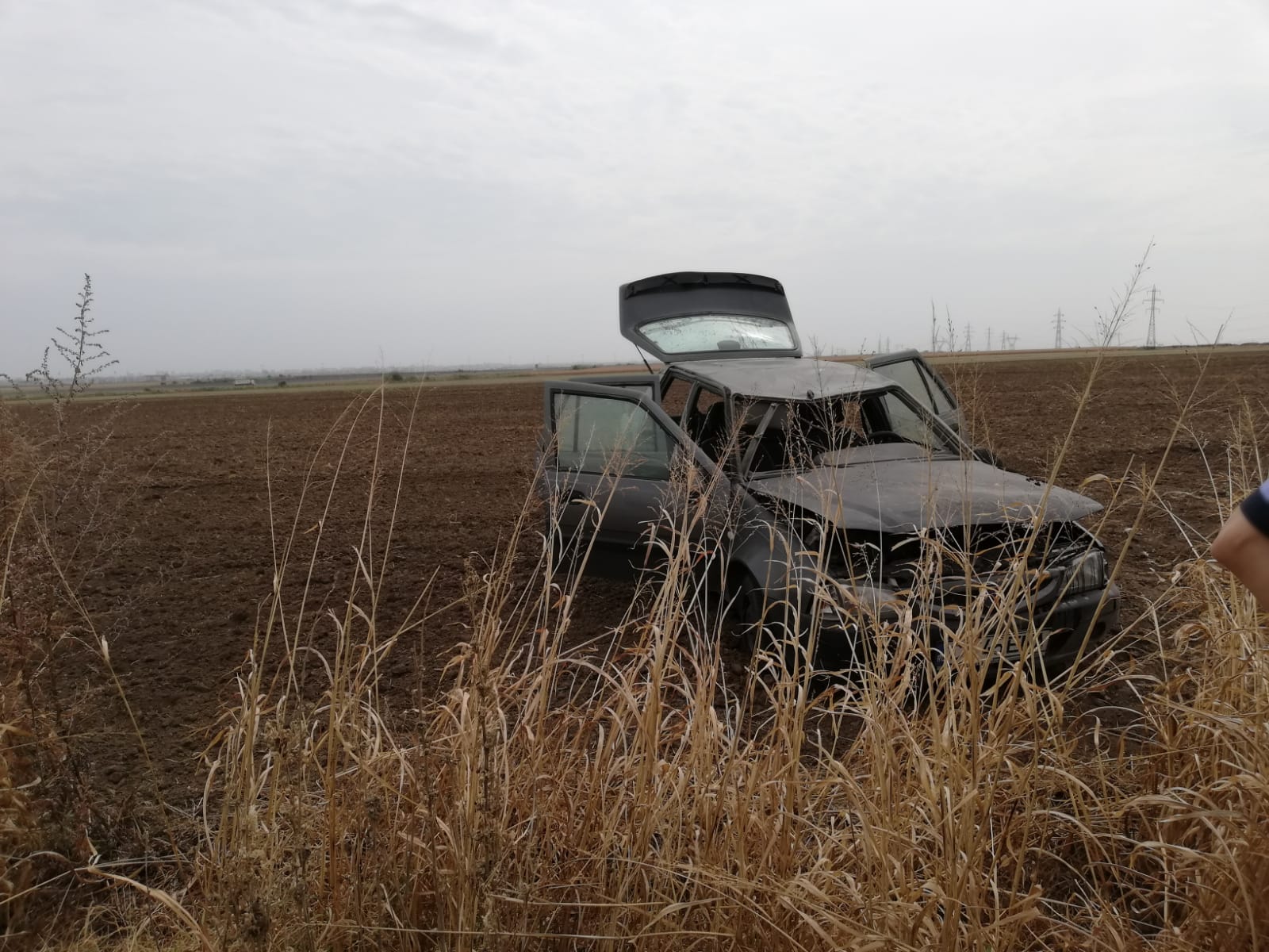 Accident între Ovidiu și Poiana. O mașină s-a răsturnat