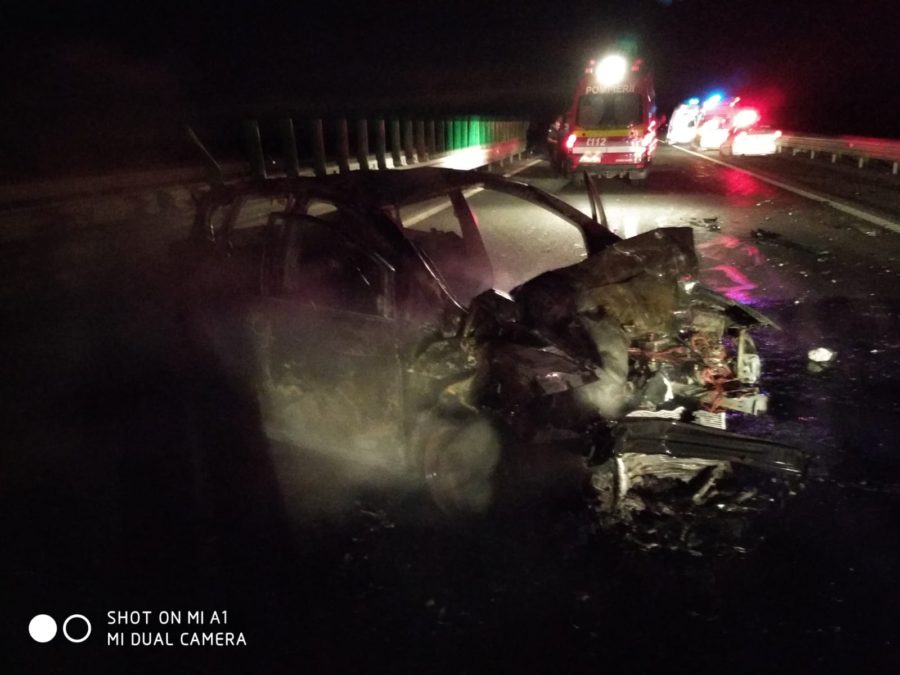 O mașină s-a făcut scrum pe A2. Trei victime au ajuns la spital