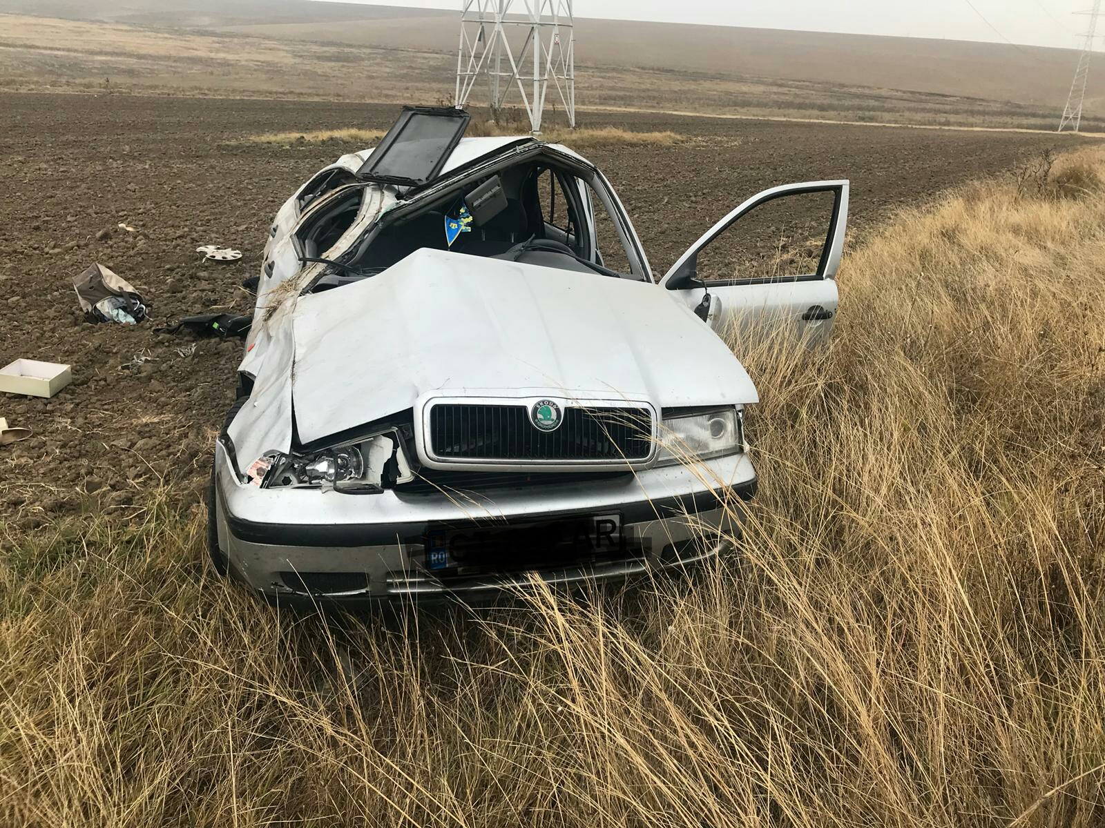 Accident teribil. O tânără din Independența a murit după ce s-a răsturnat cu mașina pe câmp