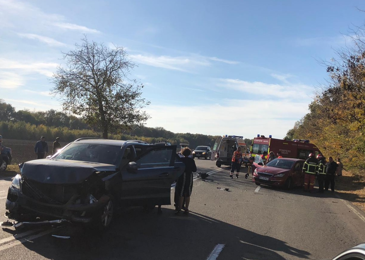 Accident rutier la ieșire din Valu lui Traian provocat de o șoferiță de 74 de ani. Una dintre victime este în comă