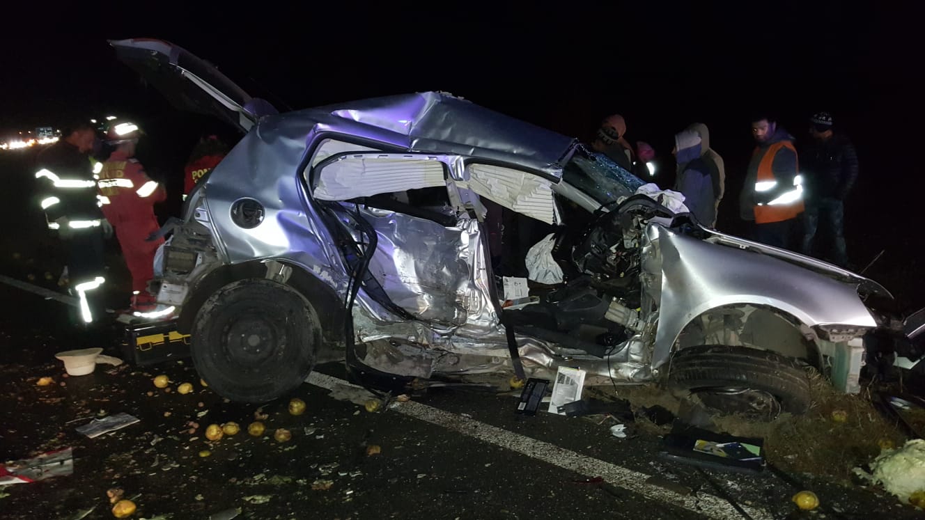 (Galerie Foto) Impact fatal pe DN 22, la Sibioara. Doi constănțeni au murit