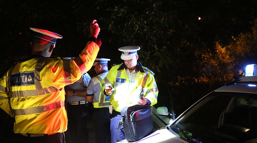 Constănțean încătușat după ce i-a înjurat pe polițiști