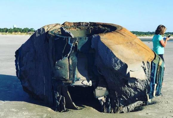 Un obiect misterios a eșuat pe o plajă din SUA