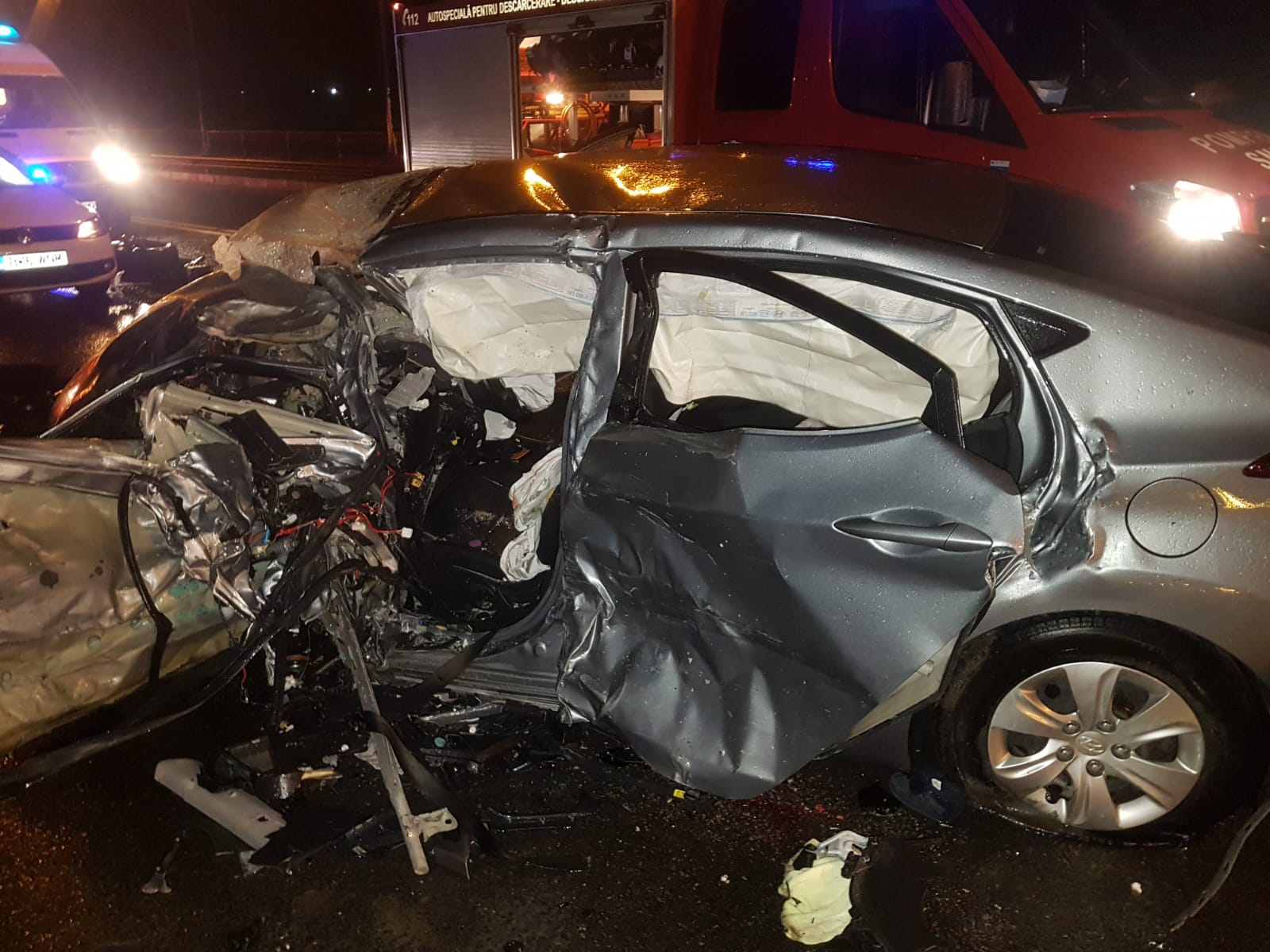 Impact groaznic la ieșire din Ovidiu. Două persoane decedate și un copil rănit grav