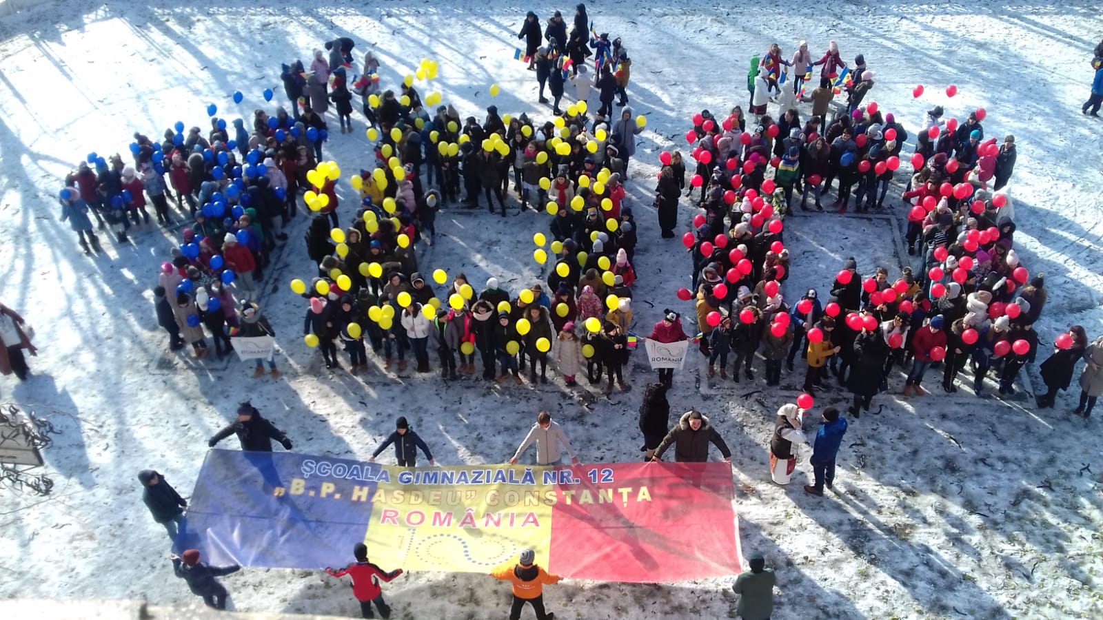 Elevii Școlii Gimnaziale nr. 12 "B.P. Hașdeu" din Constanța au organizat un flashmob la ceas centenar