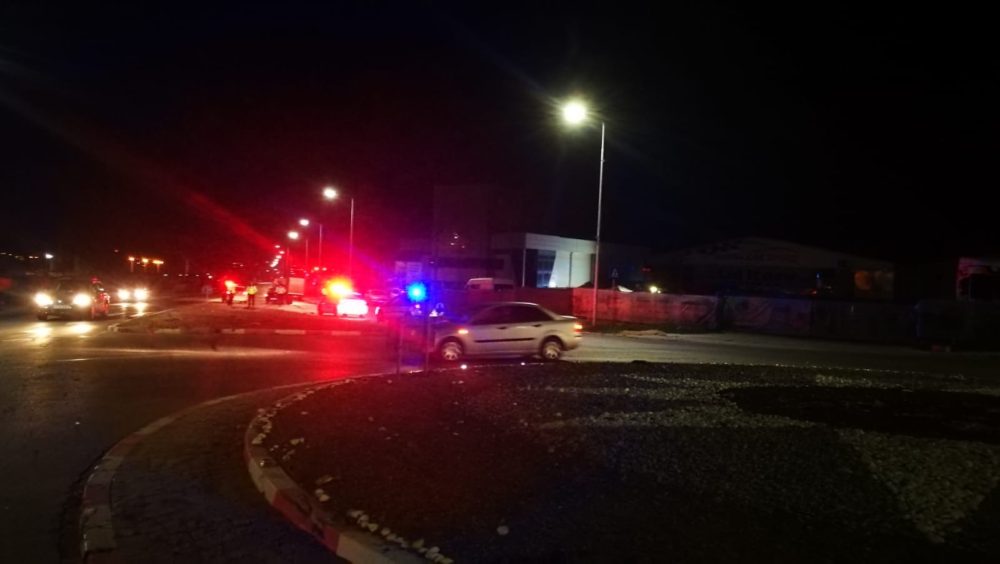 Începător în ale șoferiei, mort de beat, cu mașina în sensul giratoriu de pe Aurel Vlaicu