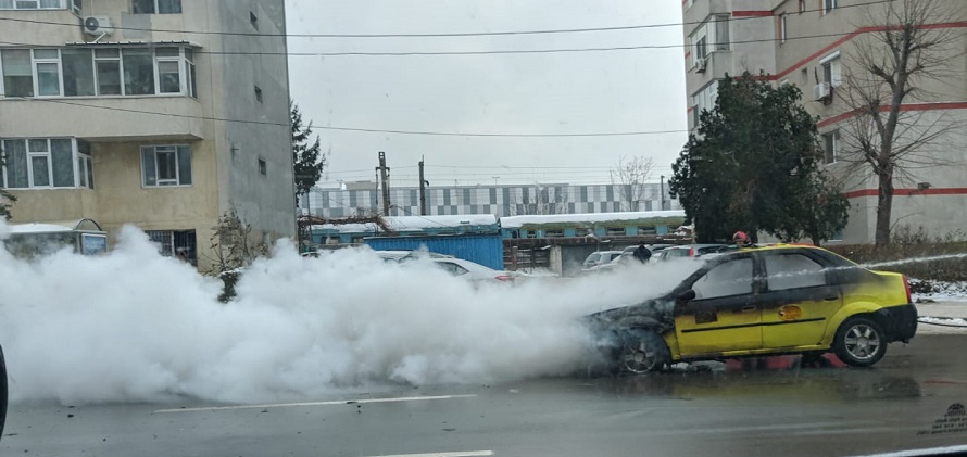 Un taxi a luat foc pe bulevardul I.C. Brătianu din Constanța