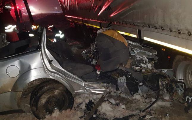 Accident groaznic cu cinci morți. O mașină a intrat sub un tir