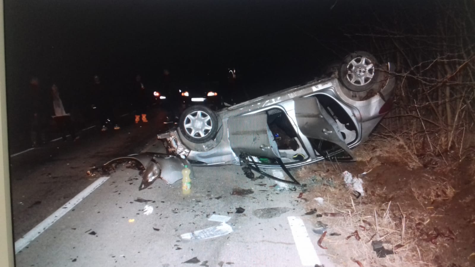 (Galerie foto) O mașină s-a răsturnat la ieşire din Medgidia, spre Peştera. Cinci persoane rănite