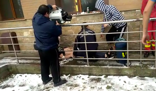 (Video) Un cetățean ucrainian s-a aruncat de la etajul 2 al unui hotel din Constanța. A vrut să se sinucidă