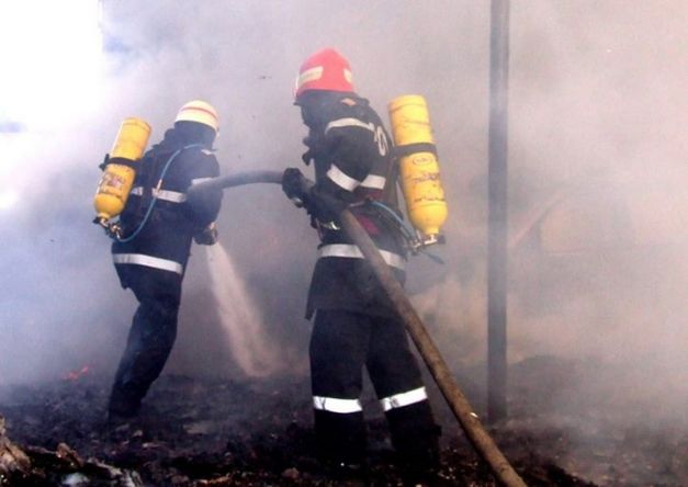 O butelie a explodat într-o gospodărie din Costinești. Un bărbat cu un antebraț amputat este resuscitat