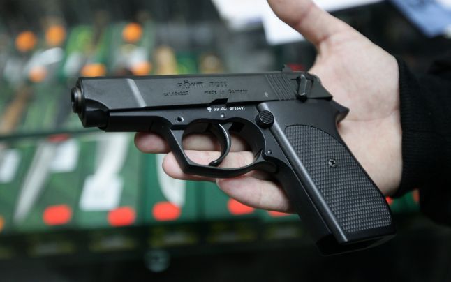 Un tânăr beat din Medgidia a tras cu un pistol tip airsoft într-un club din Constanța