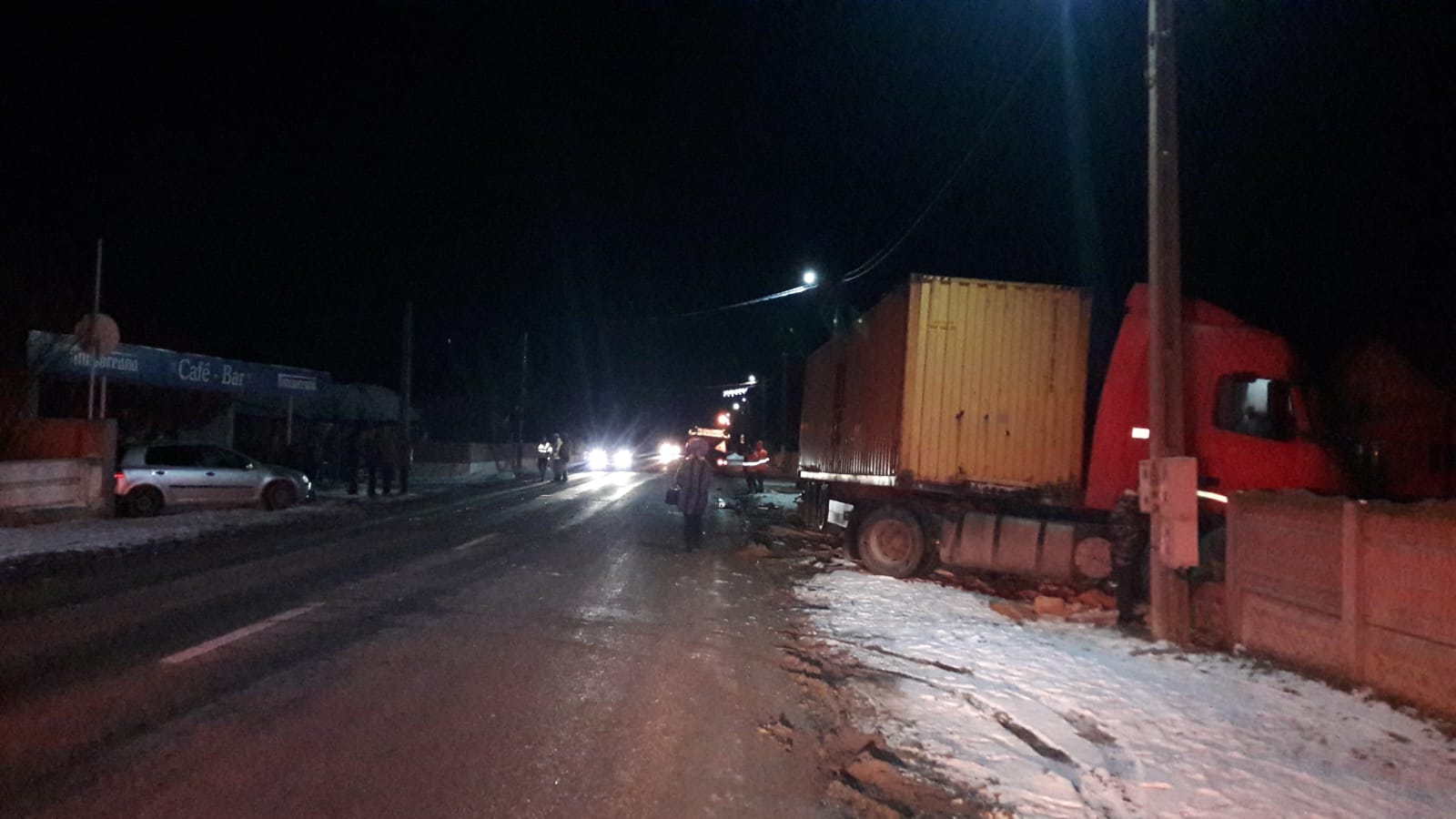 Un șofer din Crucea a trecut pe lângă moarte după ce a uitat să dea prioritate