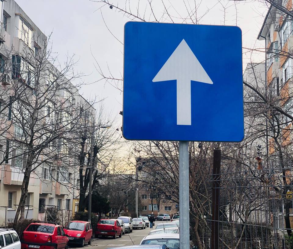 Atenție constănțeni! De astăzi s-a instituit sens unic pe aleea Zmeurei