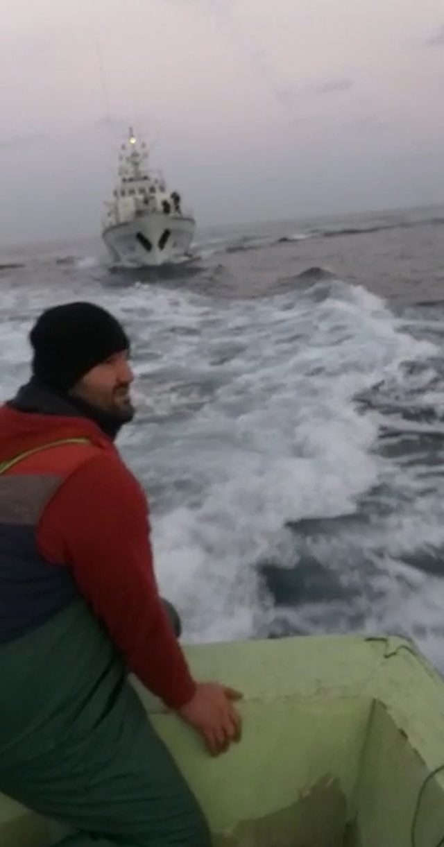 Pescador turcesc surprins la braconat în Marea Neagră, urmărit cu focuri de armă de o navă a Poliţiei de Frontieră
