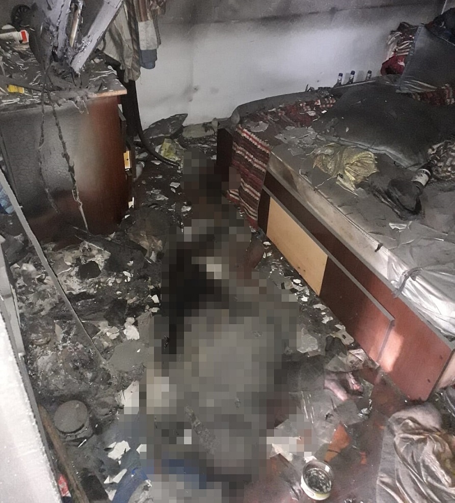 Doi bărbați, găsiți arși într-o casă din Ghindărești