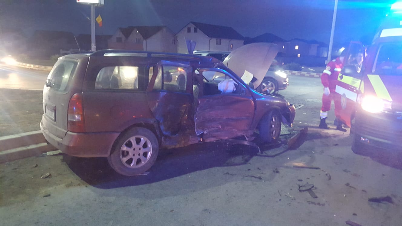 (Galerie foto) Accident grav în Lumina. Trei victime, din care una în comă