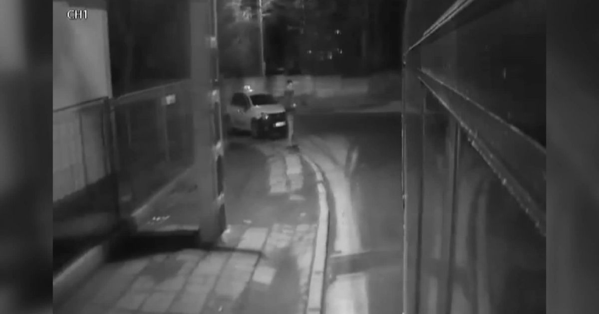 (Video) Autobuz RATC atacat cu pietre în Palazu Mare de un grup de tineri