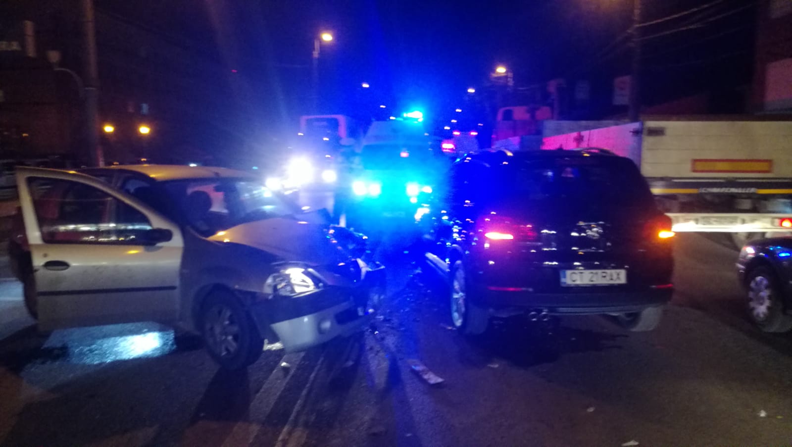 Două mașini s-au ciocnit în fața sediului Poliției Rutiere Constanța. Patru persoane rănite