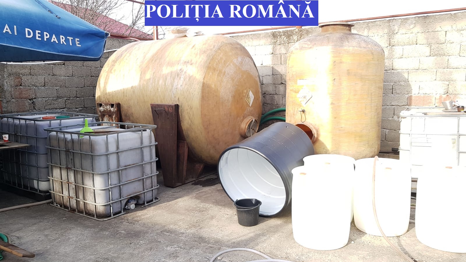 Percheziții la contrabandiștii de țigări și alcool. Băuturi contrafăcute comercializate de o firmă din Năvodari