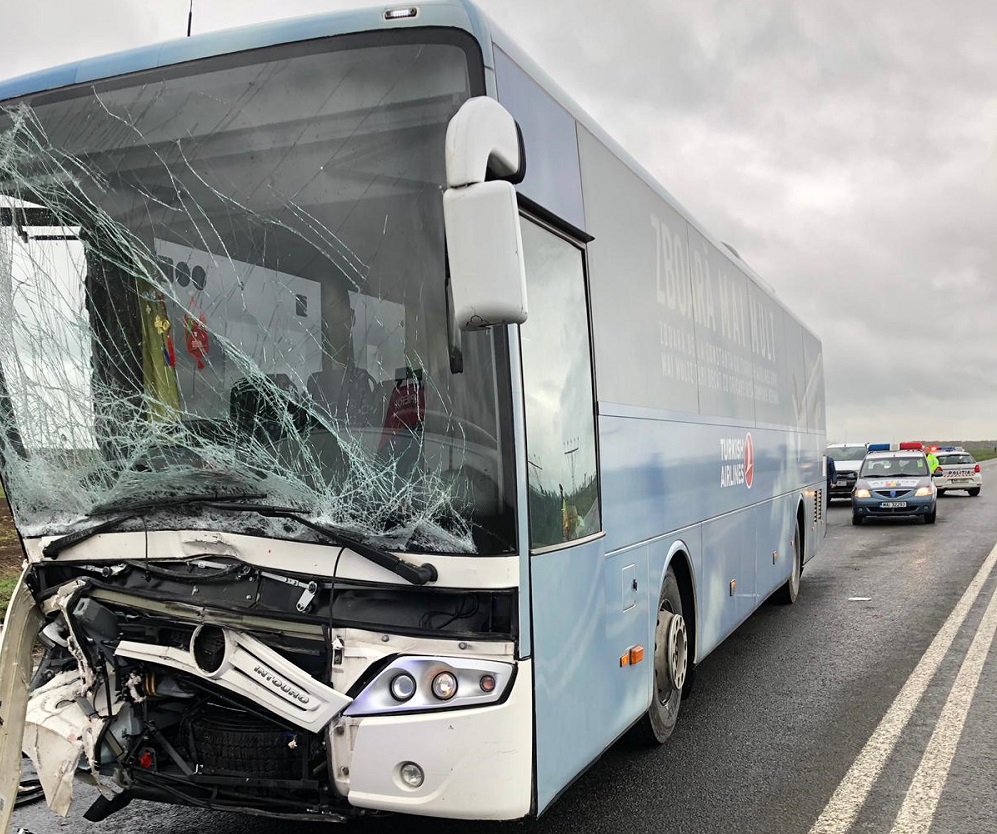(Galerie foto) Accident cu mai multe victime în zona Aeroportului Mihail Kogălniceanu
