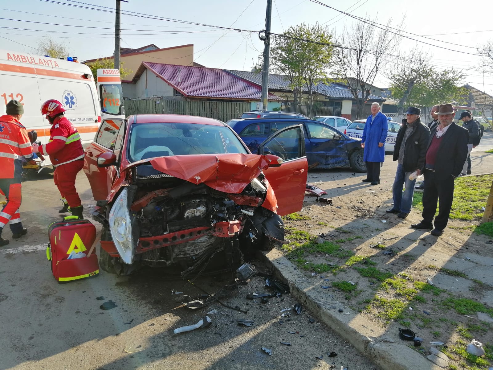 Impact la ieșire din Constanța. O mașină s-a făcut praf