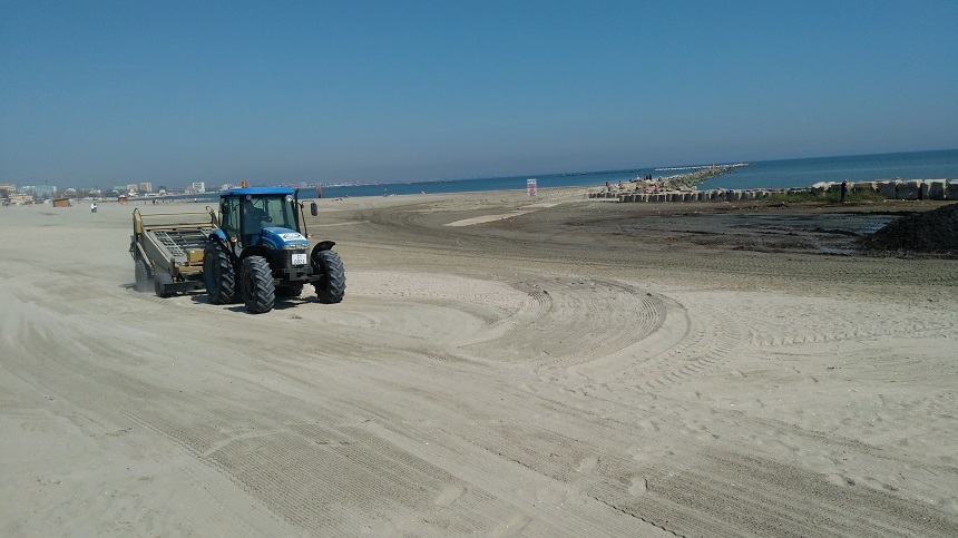 Peste 430 de sectoare de plajă închiriate trebuie să fie predate curate către Apele Române