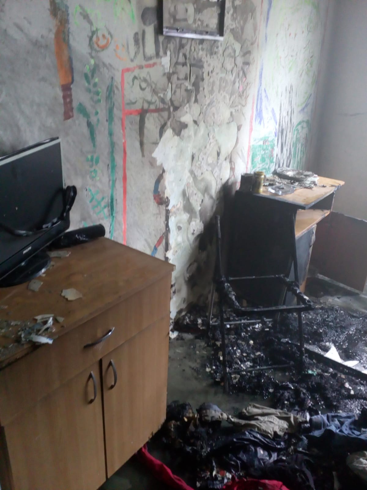 Ce a rămas dintr-o garsonieră din Năvodari în urma unui incendiu
