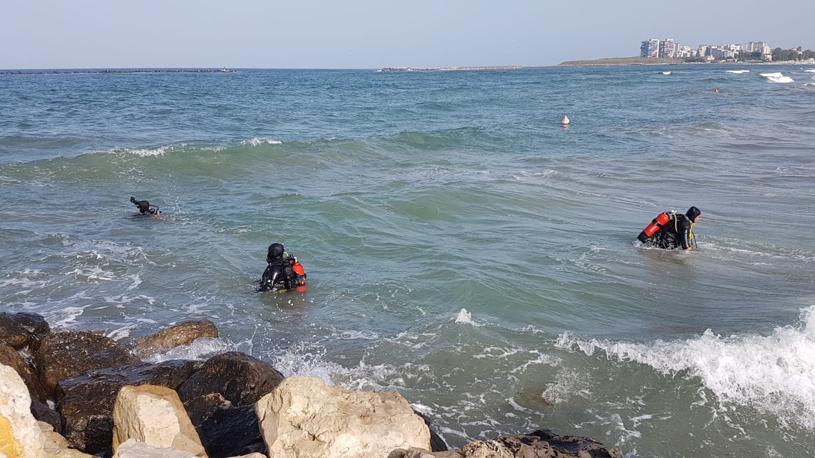 Cine este băiatul dispărut pe o plajă din Mamaia. Venise la Constanța să participe la „Școala de vară” a MApN