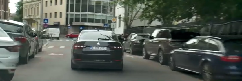Liviu Dragnea a părăsit locuinţa într-o maşină cu geamuri fumurii. Liderul PSD se va PREDA la Poliţie